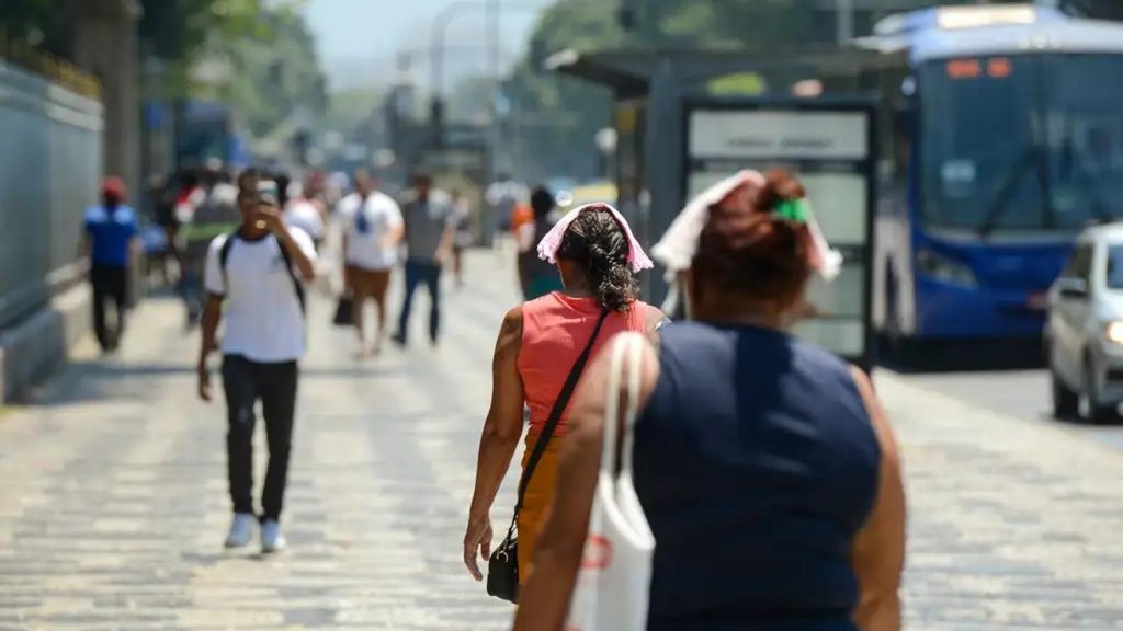 Rio de Janeiro sofre com extremo de 41ºC e calor seguirá sem trégua