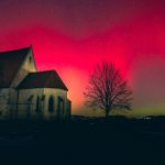 Tempestade solar severa colore o céu com auroras em dezenas de países