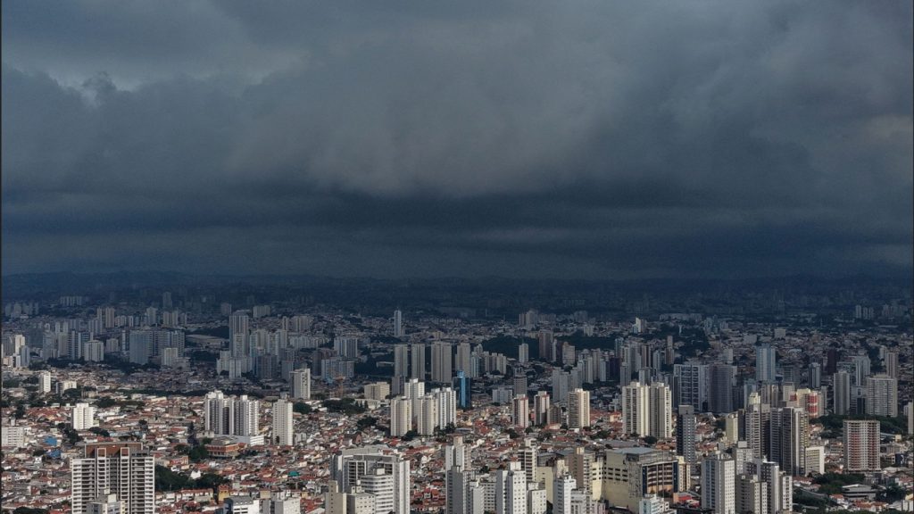 São Paulo terá longa sequência de dias com risco de chuva forte e temporais