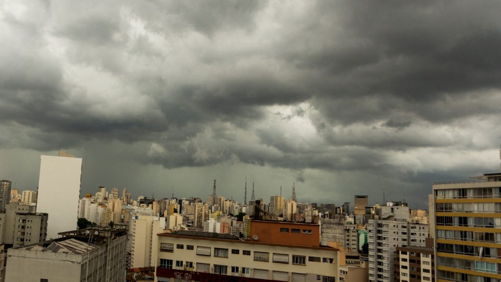 São Paulo terá ainda vários dias com chuva forte e temporais