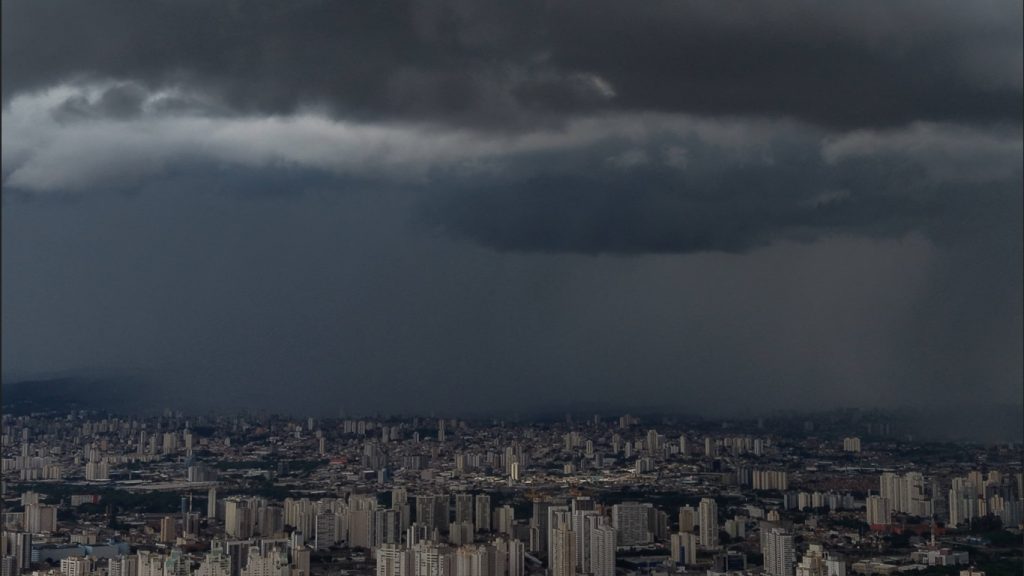 São Paulo ingressa em período que trará chuva forte e temporais frequentes