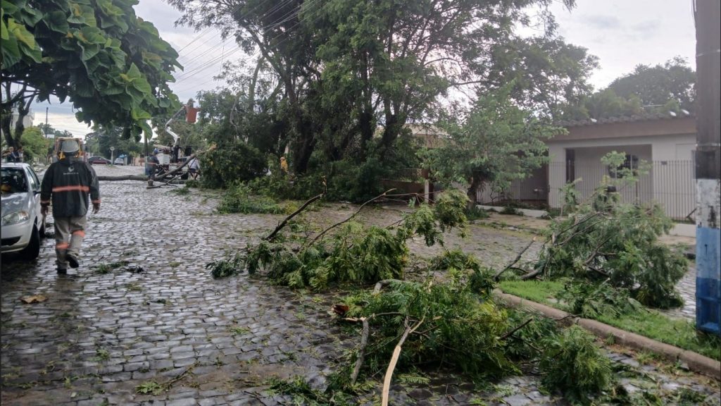 Temporais causam estragos na Grande Porto Alegre e no interior gaúcho
