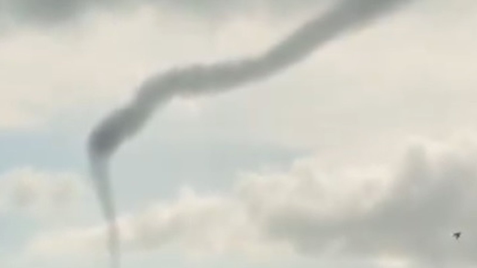 Onda de trombas d’água e nuvens funis no Rio Grande do Sul; veja vídeos Baixa pressão trouxe uma série de trombas d'água e formações de funis na região da Lagoa dos Patos e entorno