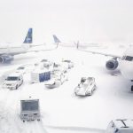 Gelo e neve provocam colapso aéreo nos EUA: 12 mil voos cancelados