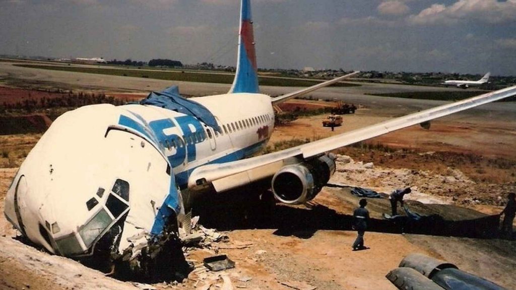Acidente aéreo em Guarulhos por erro fatal em meio ao nevoeiro há 40 anos