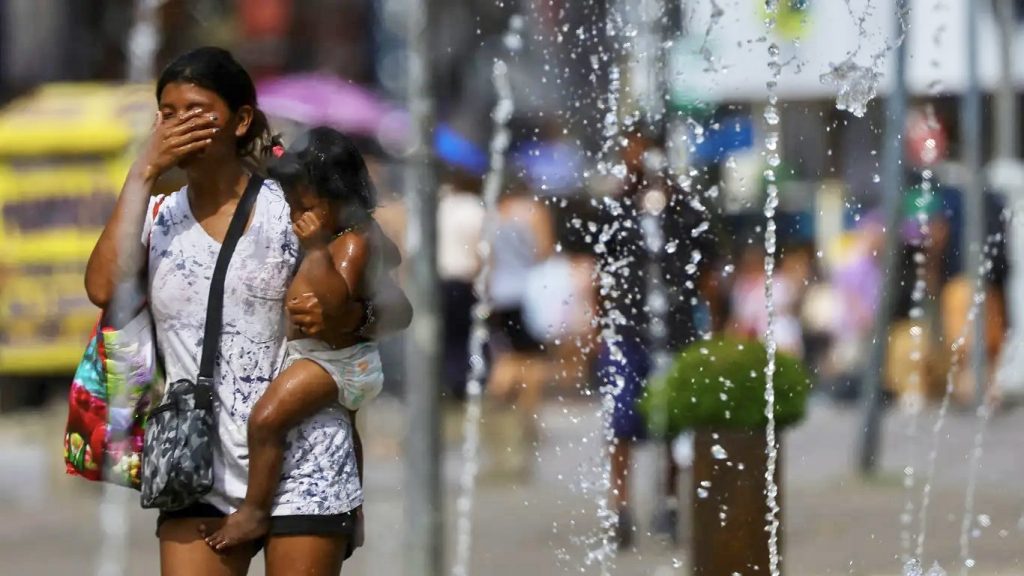 Calor atinge marcas incomuns, supera 40°C e vai seguir com temporais