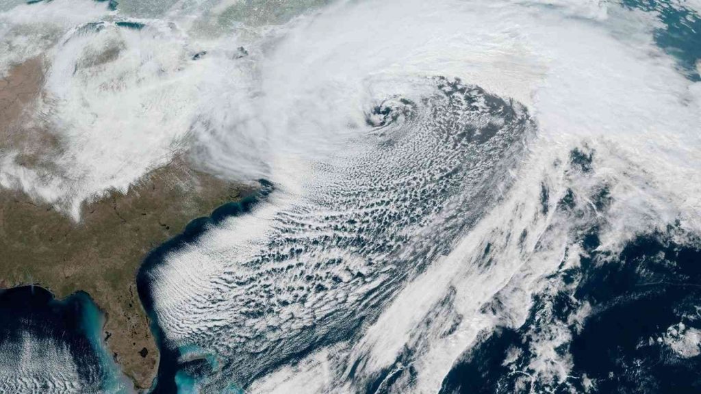 Ciclone bomba: satélite registra imagem da tempestade que traz nevasca histórica