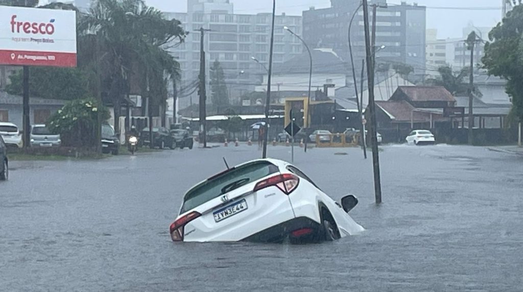 Chuva intensa causa muitos alagamentos e estragos no Litoral Norte gaúcho