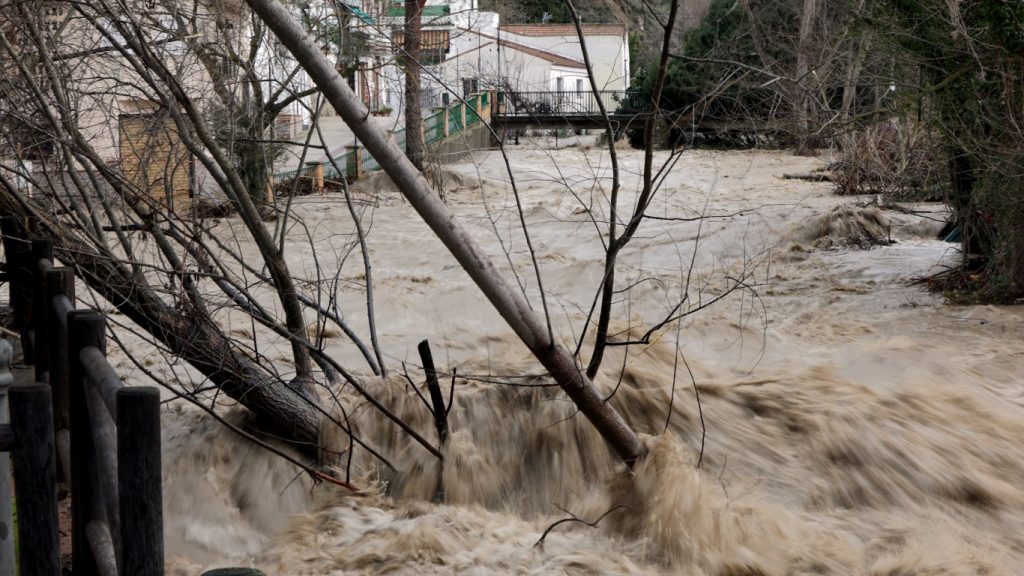 Chuva de um ano em um dia provoca inundações na Espanha