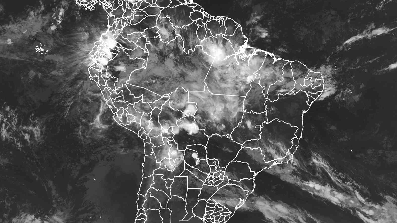 Imagem de satélite da frente fria neste sábado