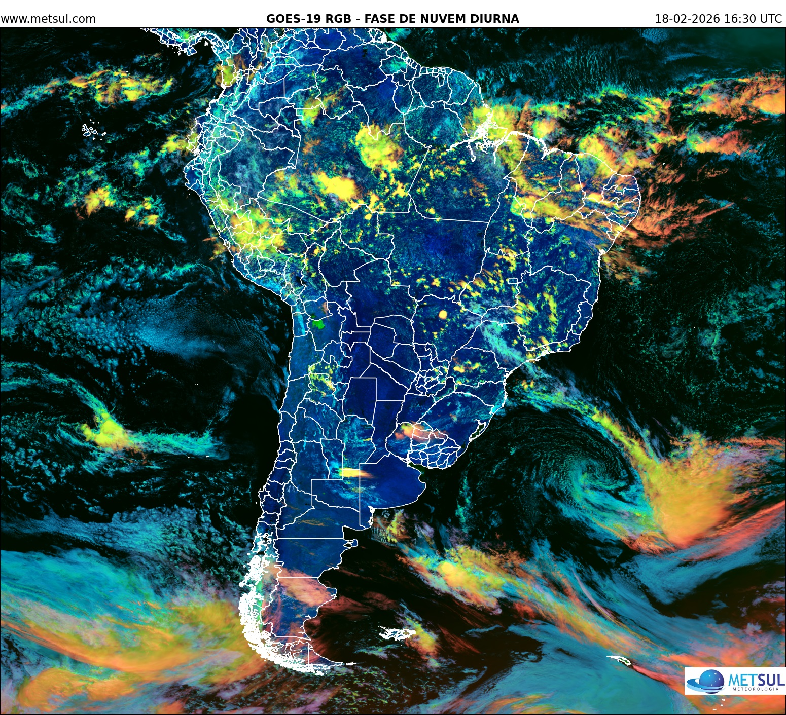 Imagem de satélite mostra frente fria associada a ciclone no Atlântico