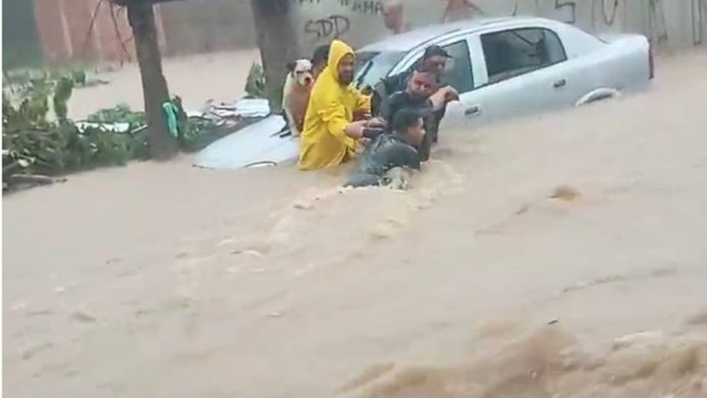 Rio de Janeiro segue sob risco de chuva intensa após novos temporais