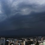 Grande Porto Alegre tem chuva forte na tarde mais quente do ano e vem mais água