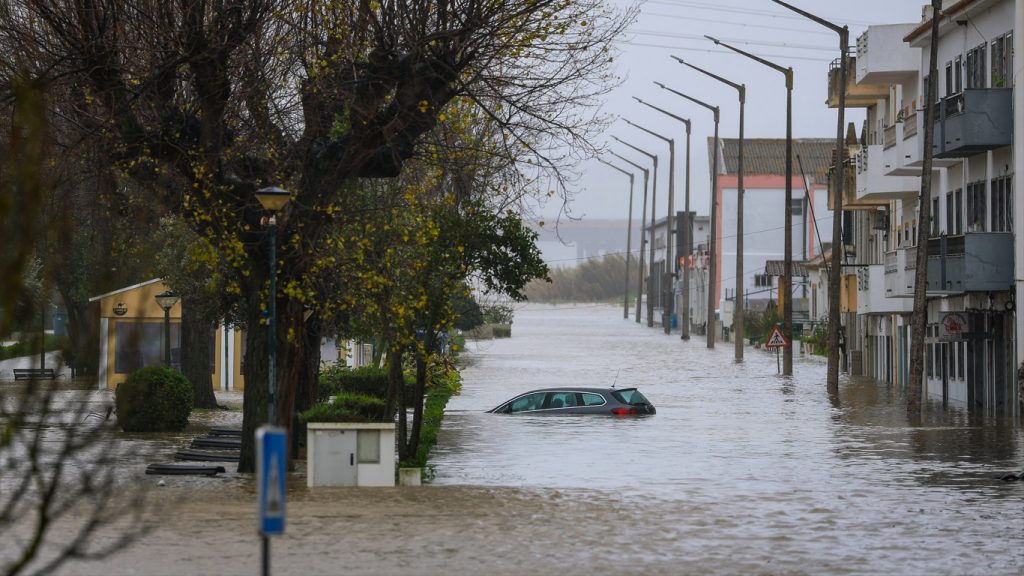 Enchentes atingem Portugal e cheias devem se agravar com mais chuva