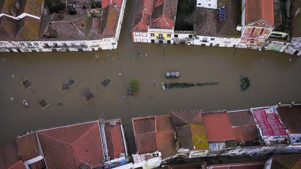 Tempestade Marta atinge Portugal e piorará desastre das cheias históricas