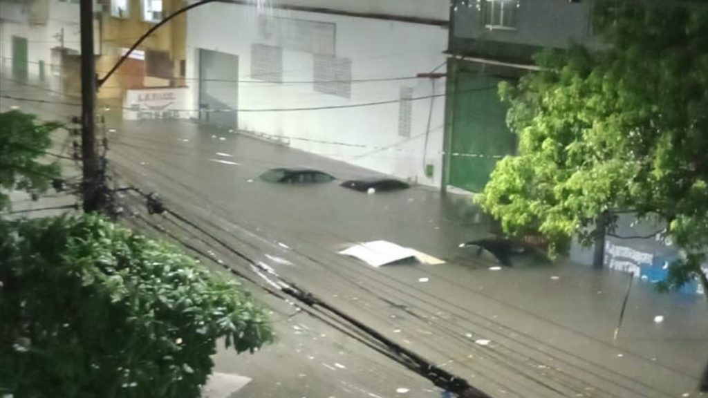 Rio de Janeiro terá mais chuva após temporal causar inundações e deslizamentos