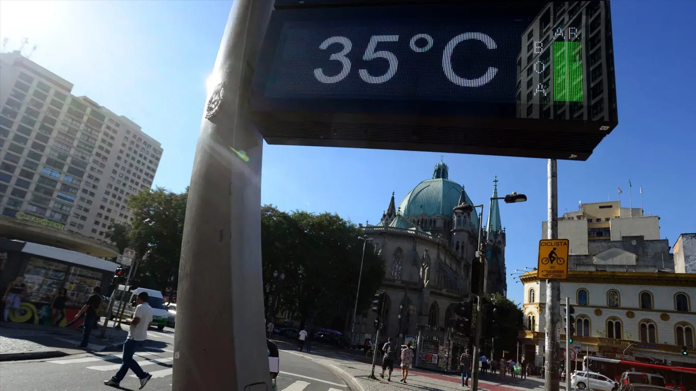 Foto mostra o calor em São Paulo