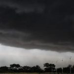 Frente fria e baixa pressão mexem com o tempo na reta final do Carnaval