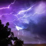 Semana começa com chuva localmente forte e raios no Rio Grande do Sul