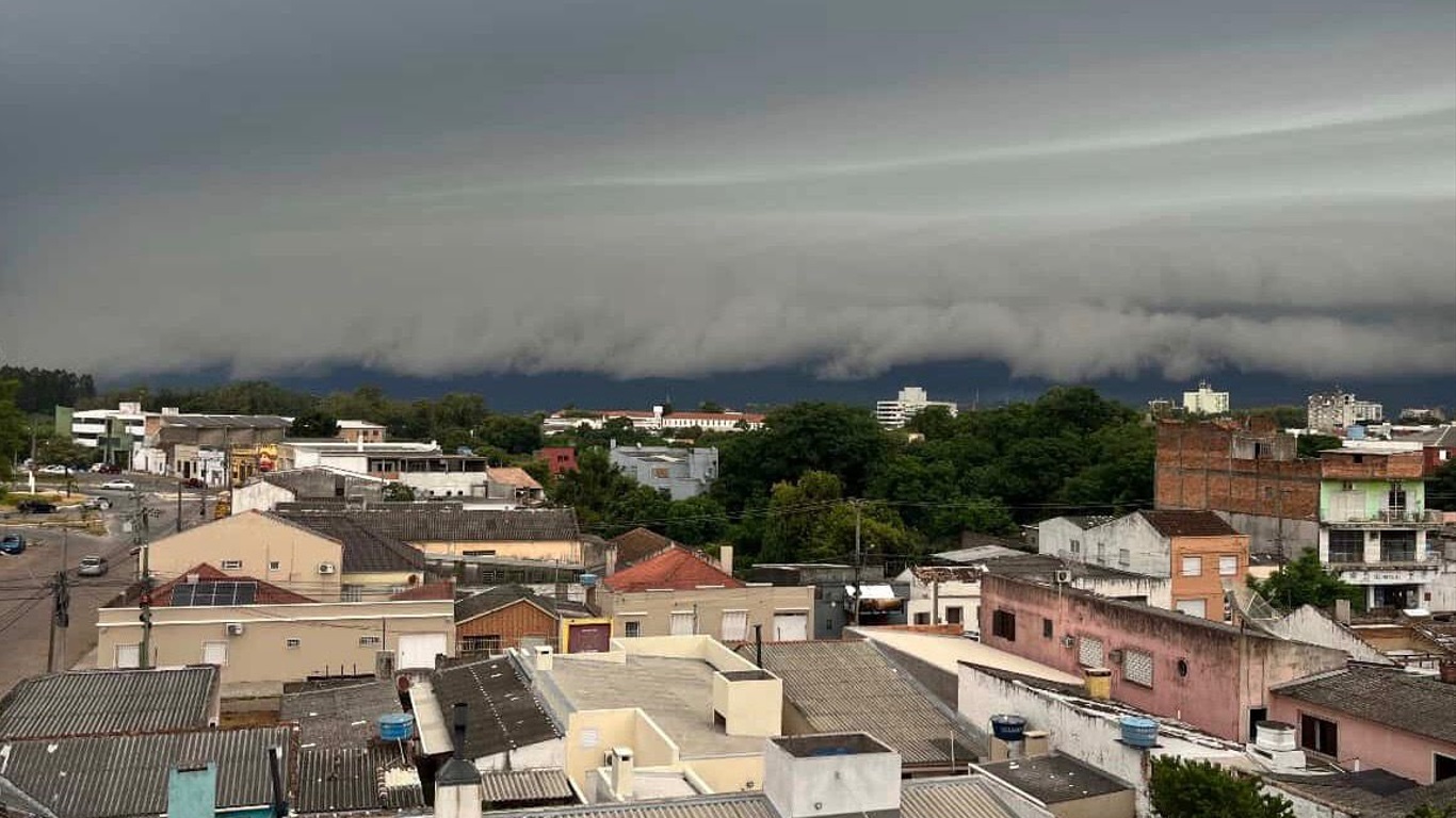 Chegada do temporal em Bagé