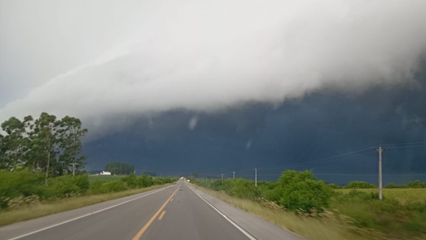 Chegada do temporal em Bagé
