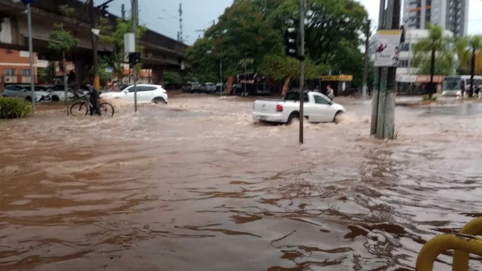 Chuva forte e alagamentos em São Leopoldo