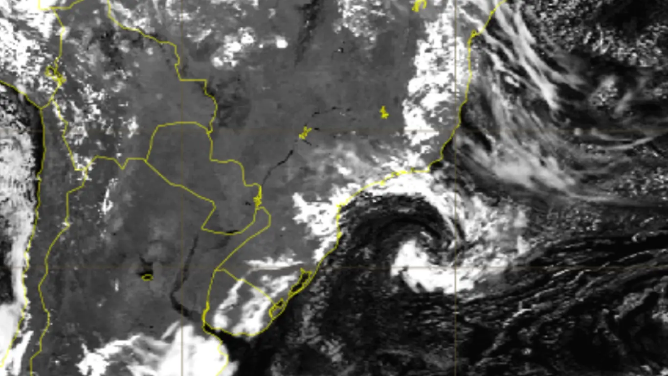 Mapa de nuvens mostra ciclone