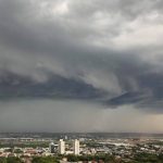 Frente fria e baixa pressão trazem chuva, temporais e encerram período quente