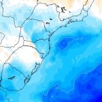 Prévia do outono segue com persistência de massa de ar frio na costa