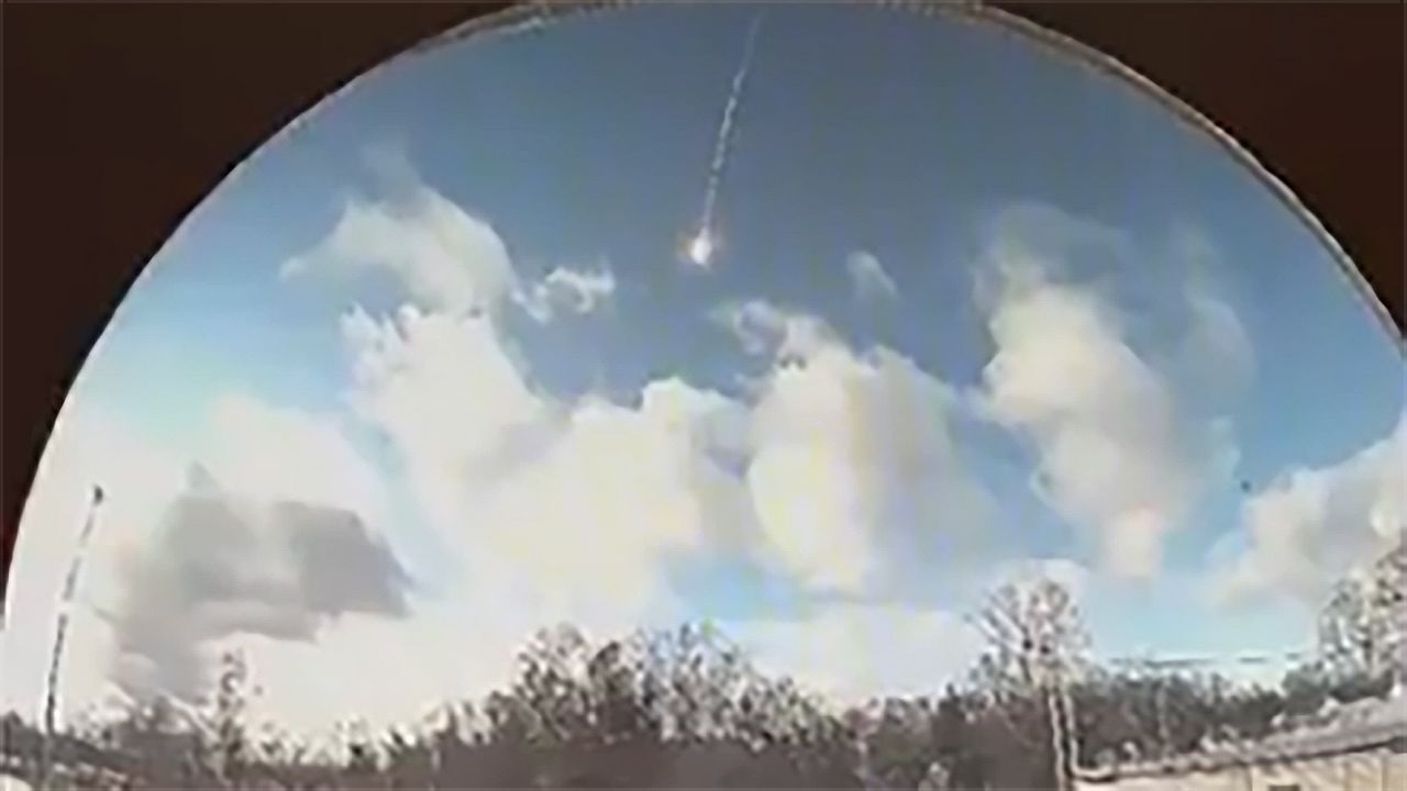 Foto mostra a queda do meteoro