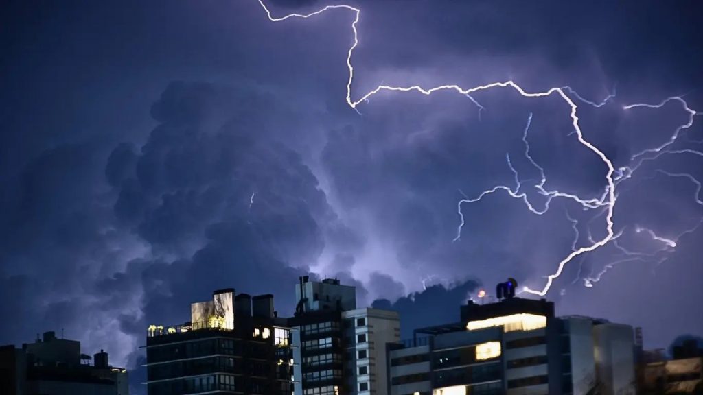 Tempo muda com chuva e temporais após calor de quase 40ºC