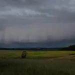 Temporais com ventos de até 100 km/h atingem diversas regiões