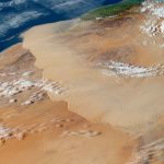 Tempestade de areia impressionante se estende por 1500 quilômetros