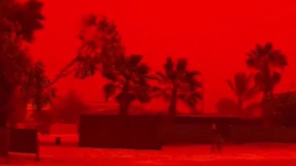 Ciclone de trajetória mais incomum em 20 anos deixa céu com cor de sangue na Austrália