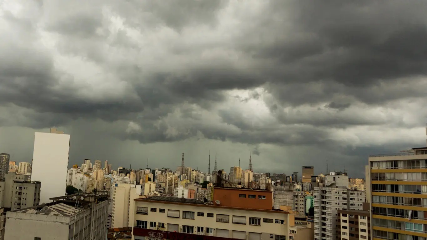 Foto mostra chuva em São Paulo