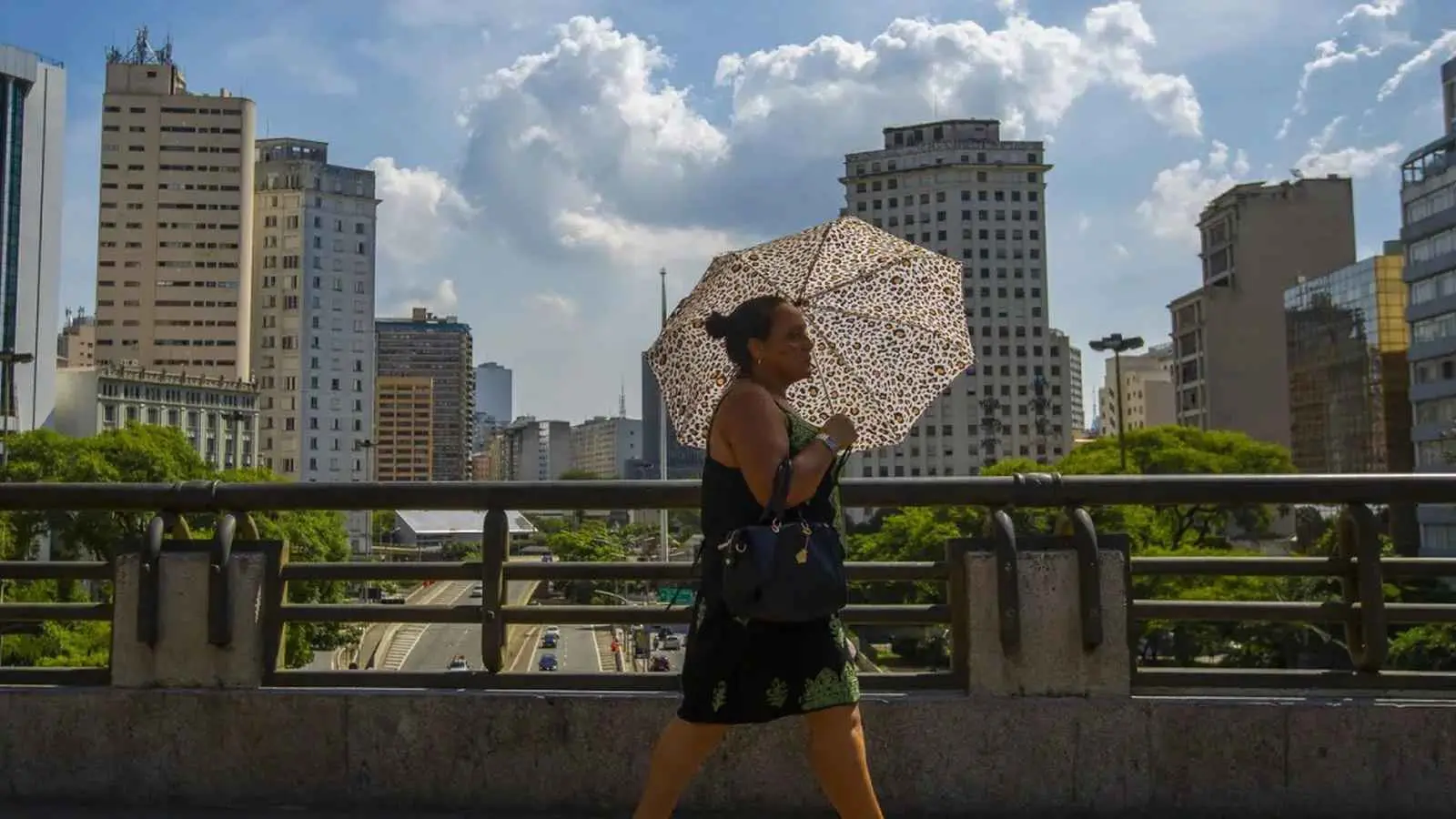 Foto mostra dia de calor em São Paulo