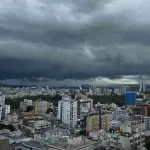 Primeiro fim de semana do outono terá calorão, chuva e temporais