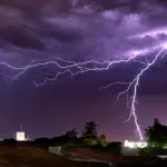 Terça-feira de alto risco pode ter tempestades severas com vendavais