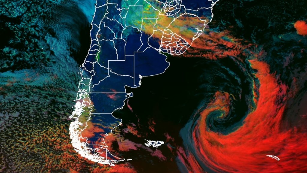 Frente fria que muda o tempo está associada a um grande ciclone no Atlântico