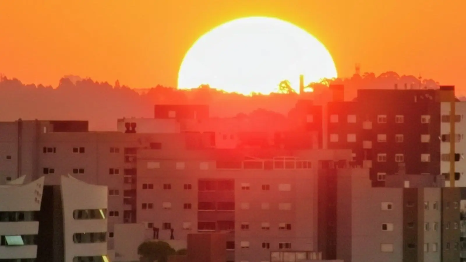 Foto mostra fim de tarde de calor em Caxias do Sul