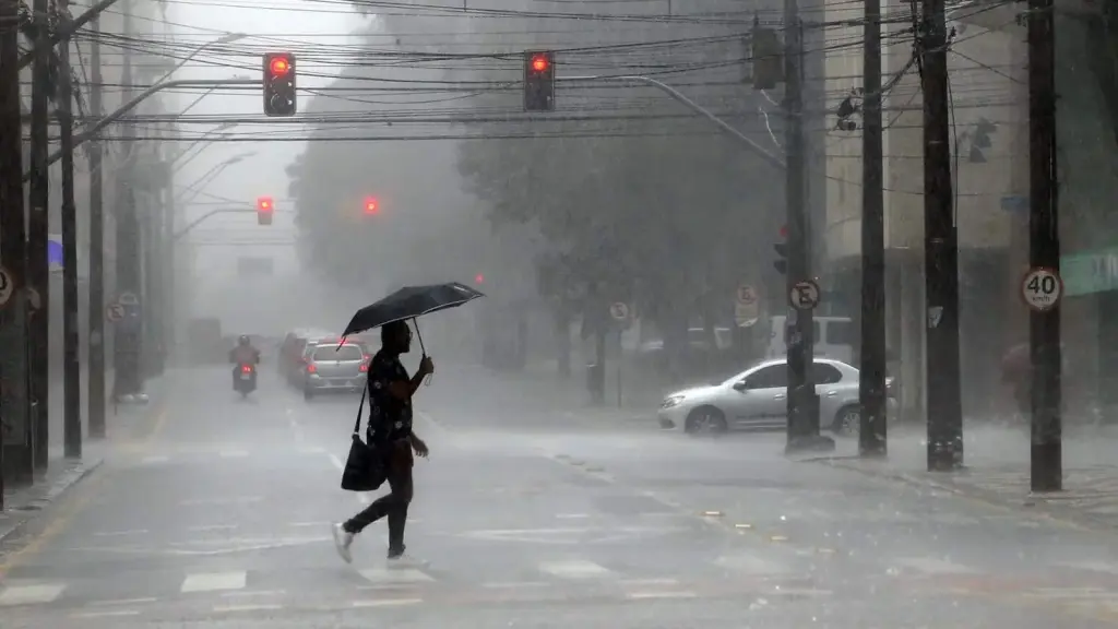 Fim de semana tem alerta de chuva volumosa e chegada de ar polar