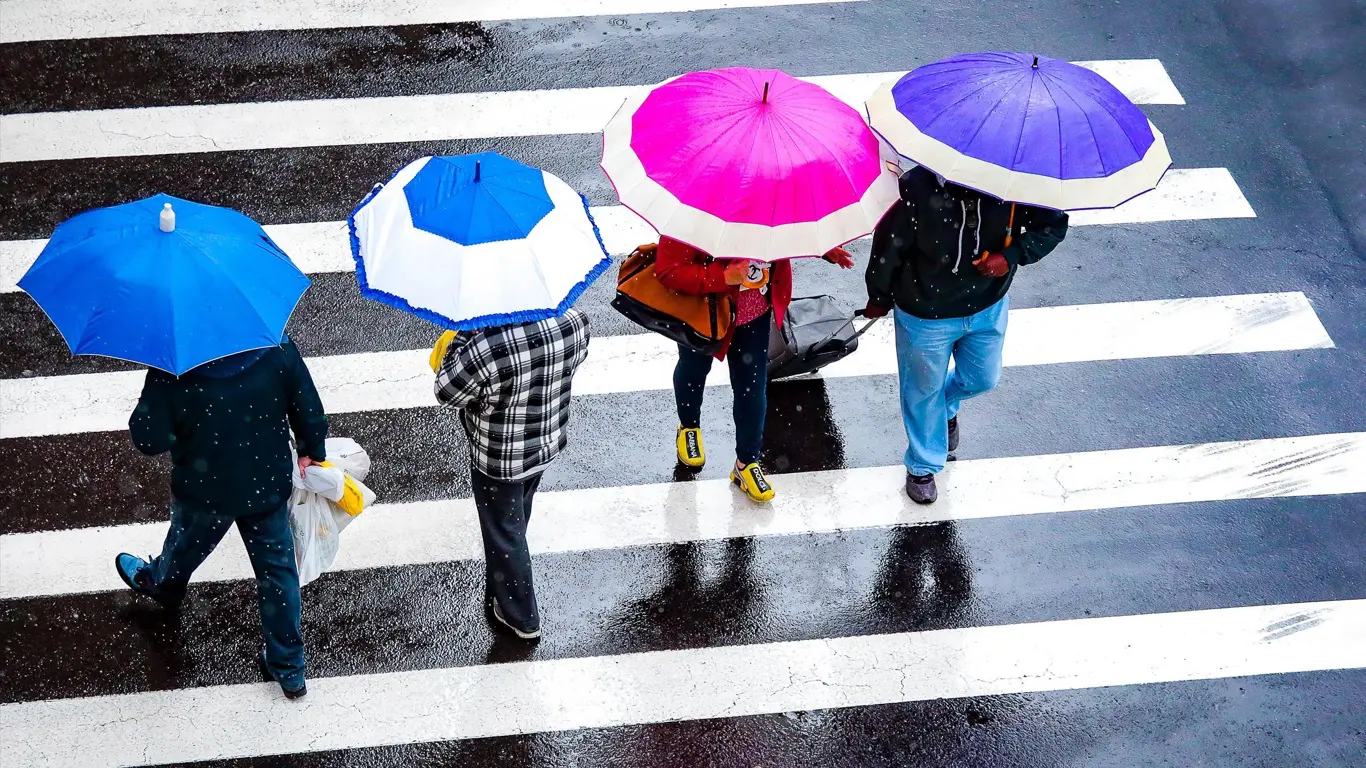 Foto mostra chuva e umidade em Porto Alegre
