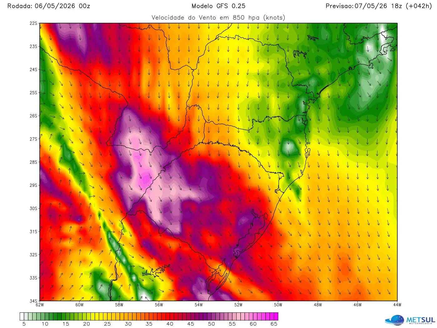 Mapa do modelo norte-americano GFS mostra a projeção de vento em 850 hPa (1500 metros de altitude) com a corrente de jato em baixos níveis na tarde da quinta-feira (7)