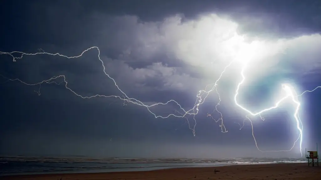 Meteorologista Estael Sias: cenário de tempo severo é muito preocupante
