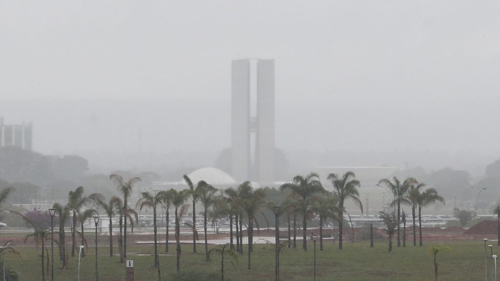Chuva forte que espanta Brasília em junho já é um sinal do El Niño
