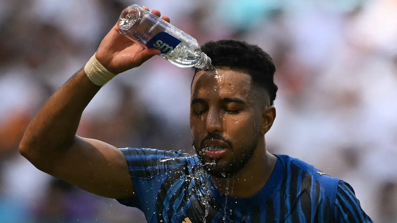 Foto mostra futebol sob calor nos Estados Unidos
