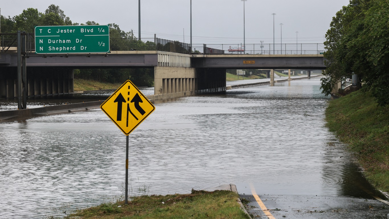 Foto mostrra inundação em Houston por ciclone tropical