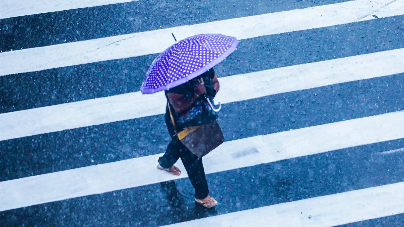 Foto mostra chuva em Porto Alegre