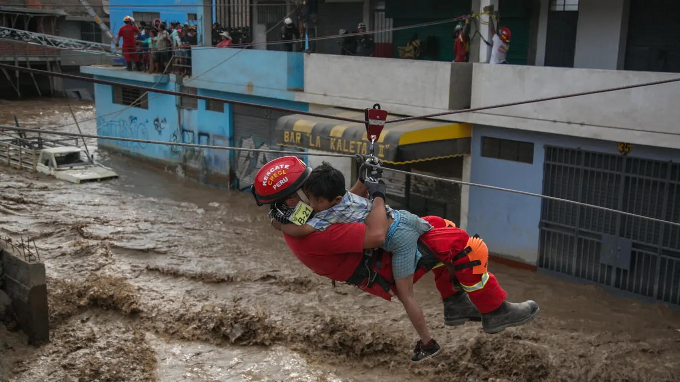 Foto mostra inundações pelo El Niño Costeiro no Peru em 2017