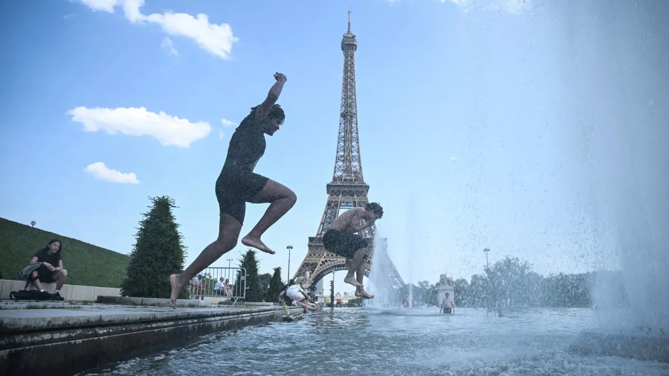 Foto mostra onda de calor em Paris